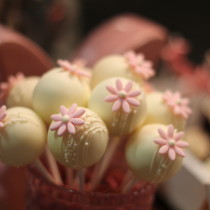 Cakepops mit rosa Verzierung