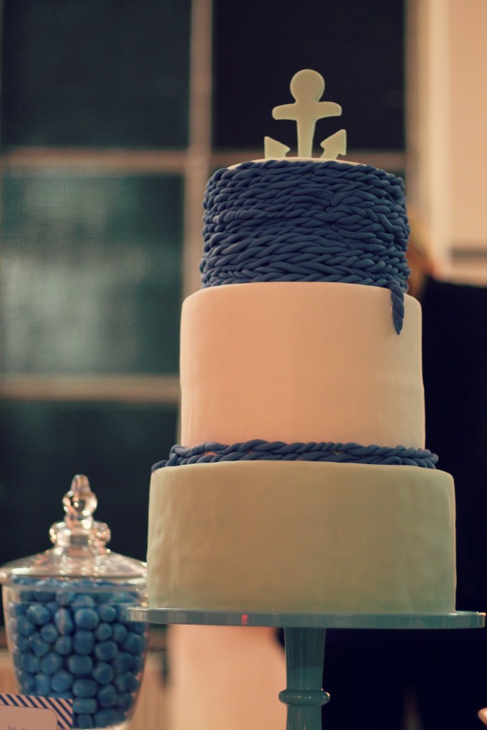 blaue Hochzeitstorte